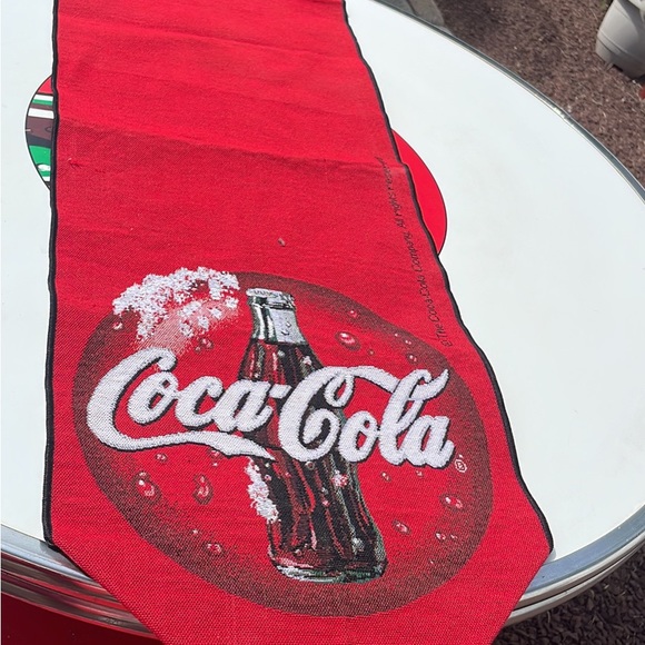 Vintage Coca Cola Placemats (4) with Matching Table Runner - Picture 3 of 3